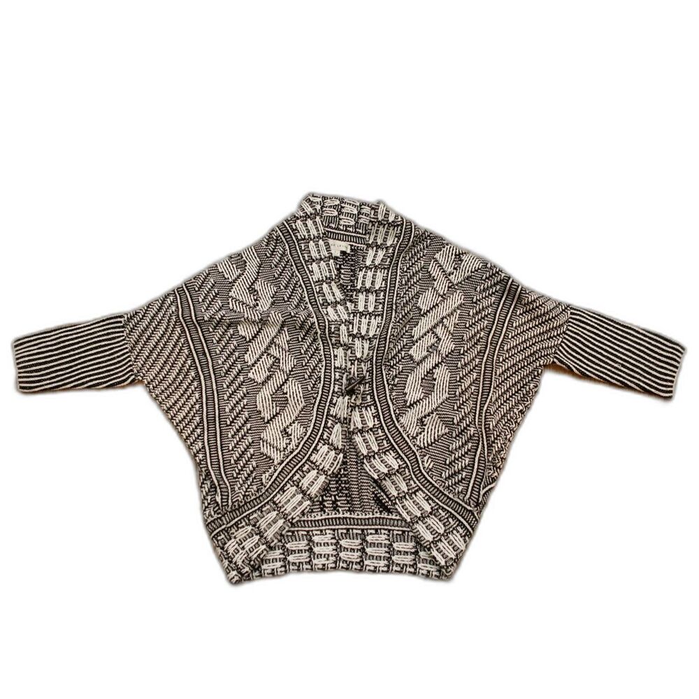 Larry Levine Cardigan Black and White Chunky Knit Size Medium.